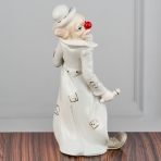 YW-00895 (24) Фарфоровая статуэтка 