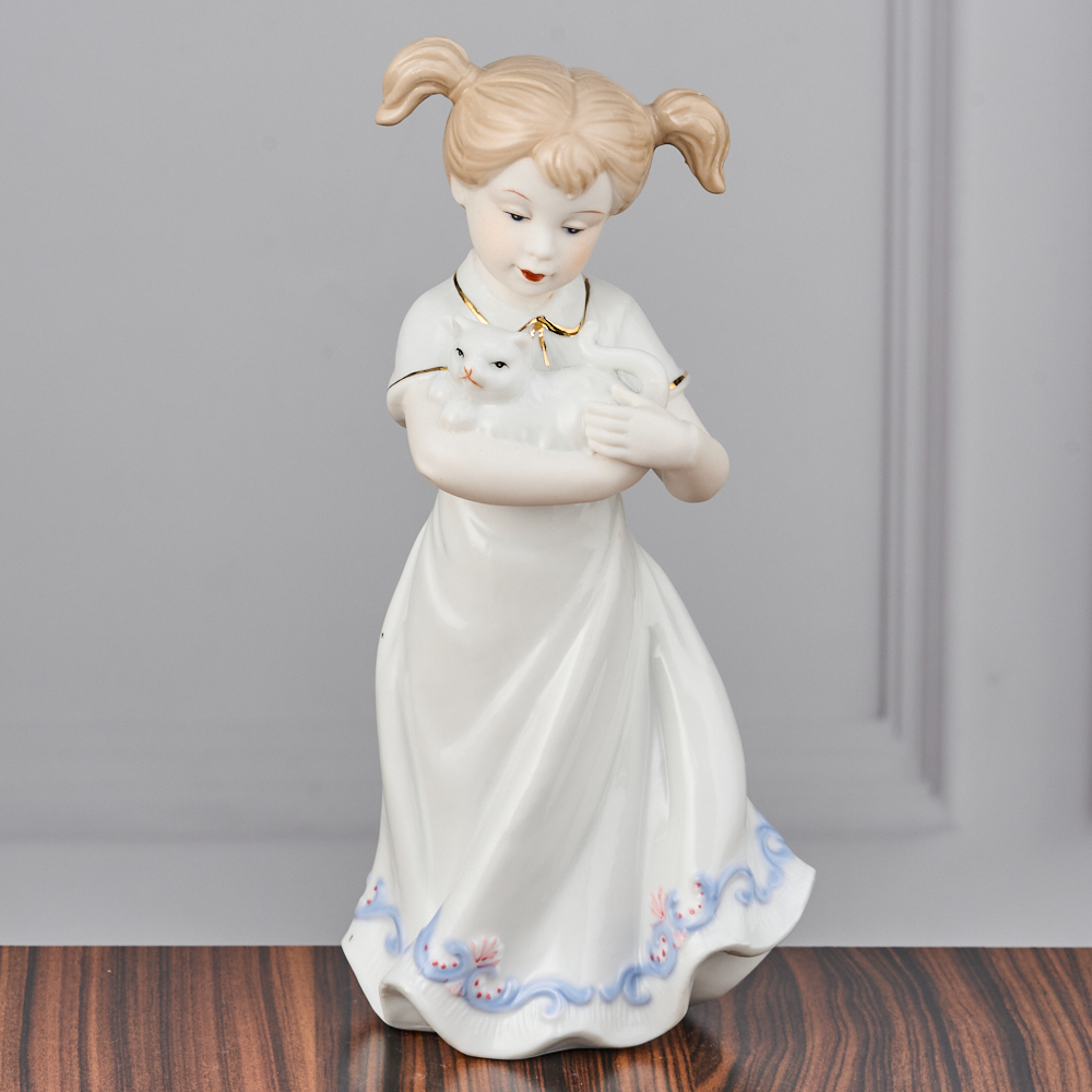 M-YW-33306 (36) Фарфоровая статуэтка 