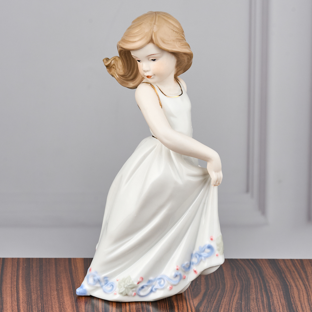 YW-00896 (36) Фарфоровая статуэтка 