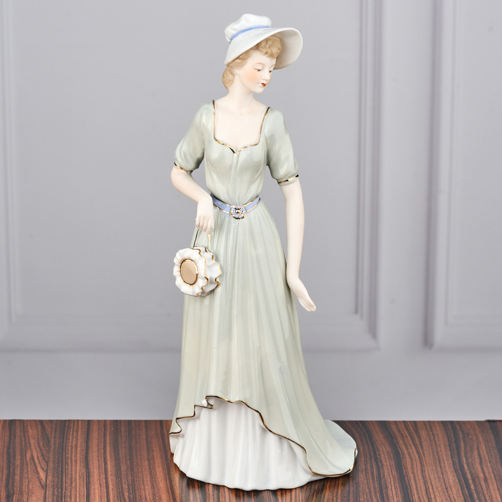 M-YW-33446 (12) Фарфоровая статуэтка 