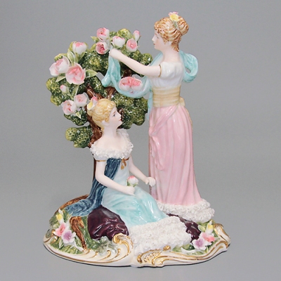M-QP-80272 (4) Фарфоровая статуэтка "Девушки у цветущего дерева", 23*17*28 см
