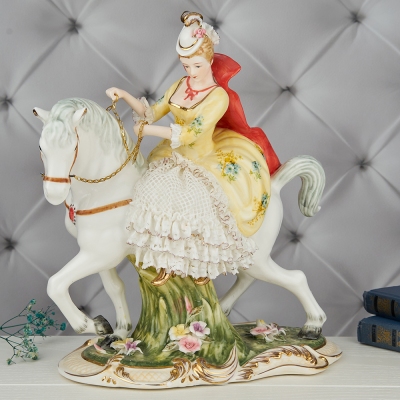 M-QP-80259 (4)  Фарфоровая статуэтка "Девушка на лошади", 28*14*31 см