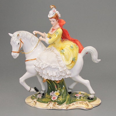 M-QP-80259 (4)  Фарфоровая статуэтка "Девушка на лошади", 28*14*31 см
